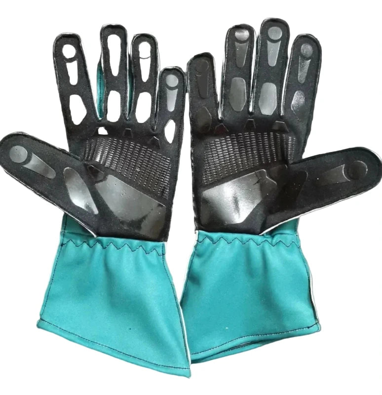 Custom driver name and flag printing options on Aston Martin F1 replica gloves
